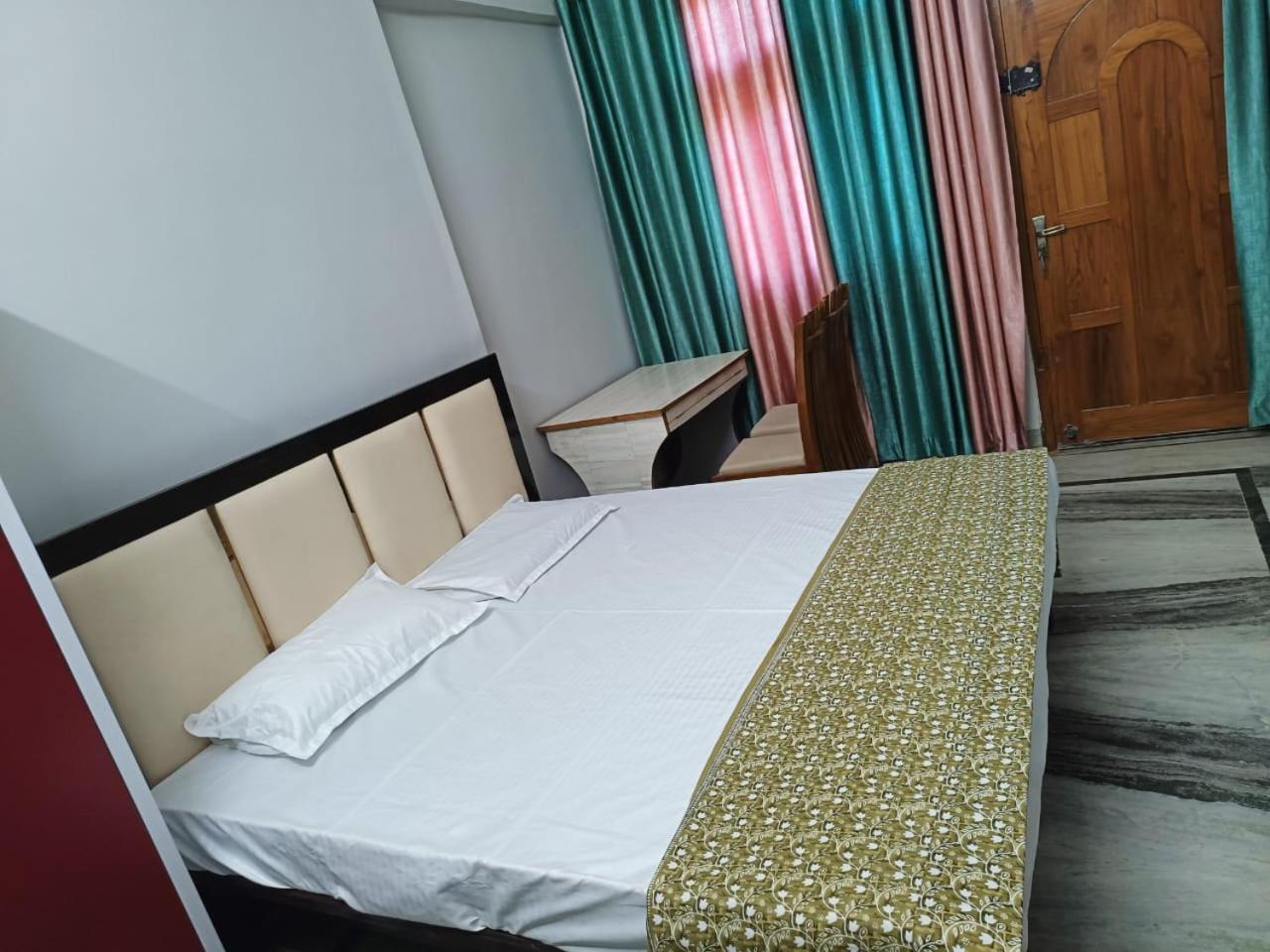 Arya Hotel