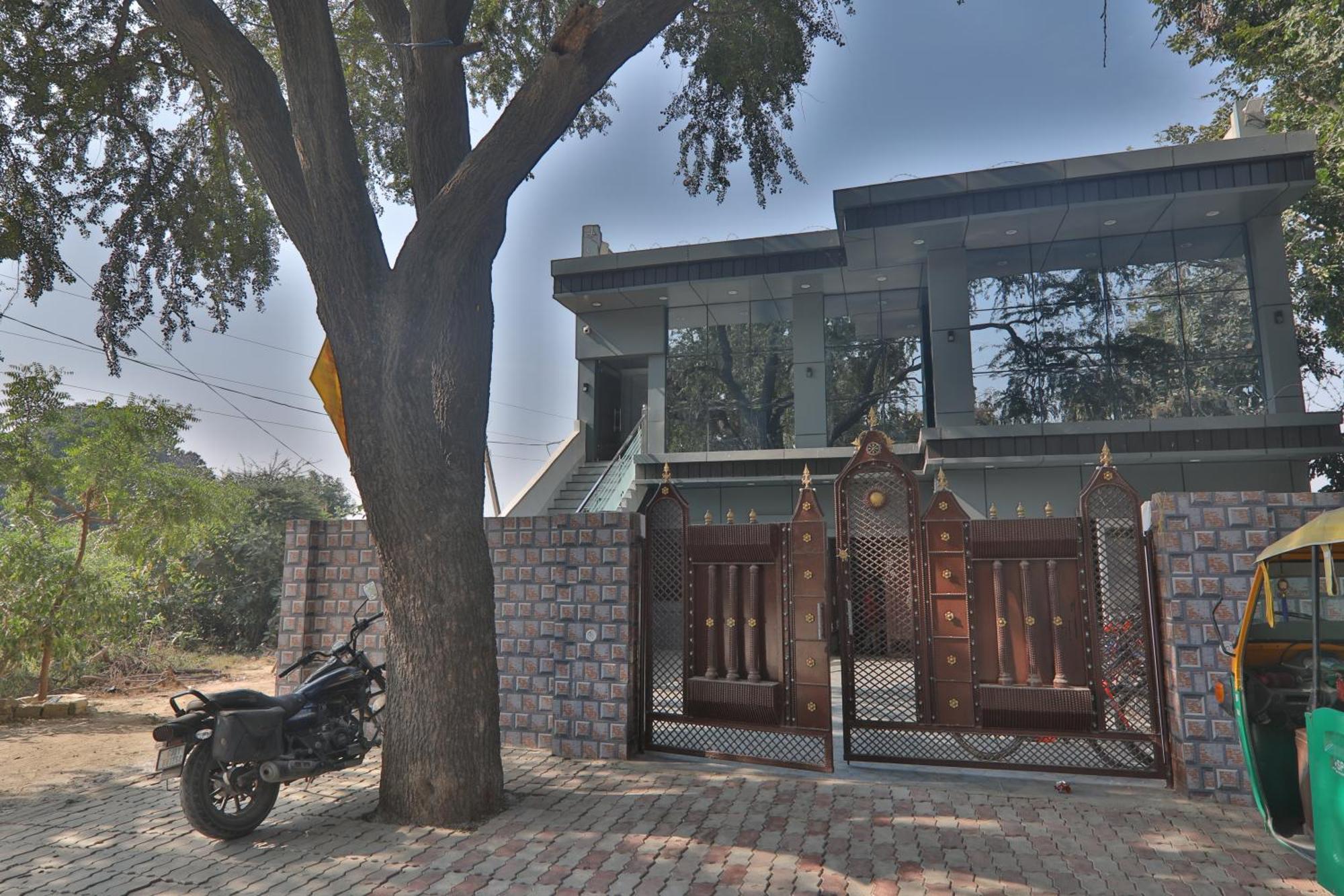 Ramayan Premium Family With Free Pickup From Dham Railway Station 2* Ayodhya