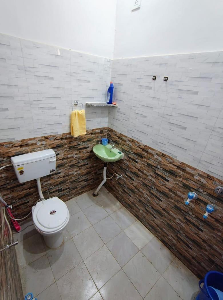 Vijay Homestay *