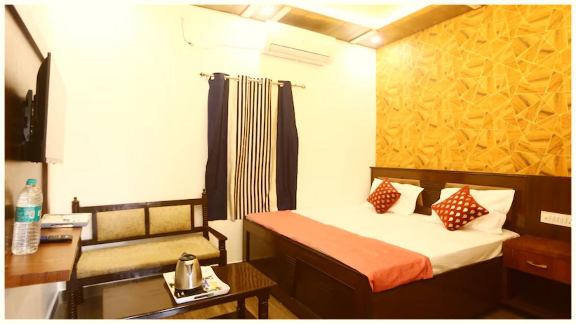 Hanuman Jee Near Temple -fully-air-conditioned With Free Wifi-facility, 3*