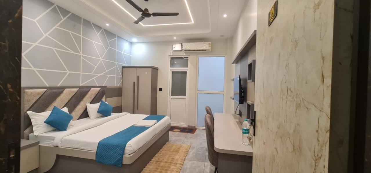 Gaurav Hotel 3*