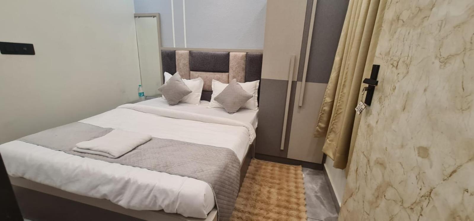 Gaurav Hotel 3*