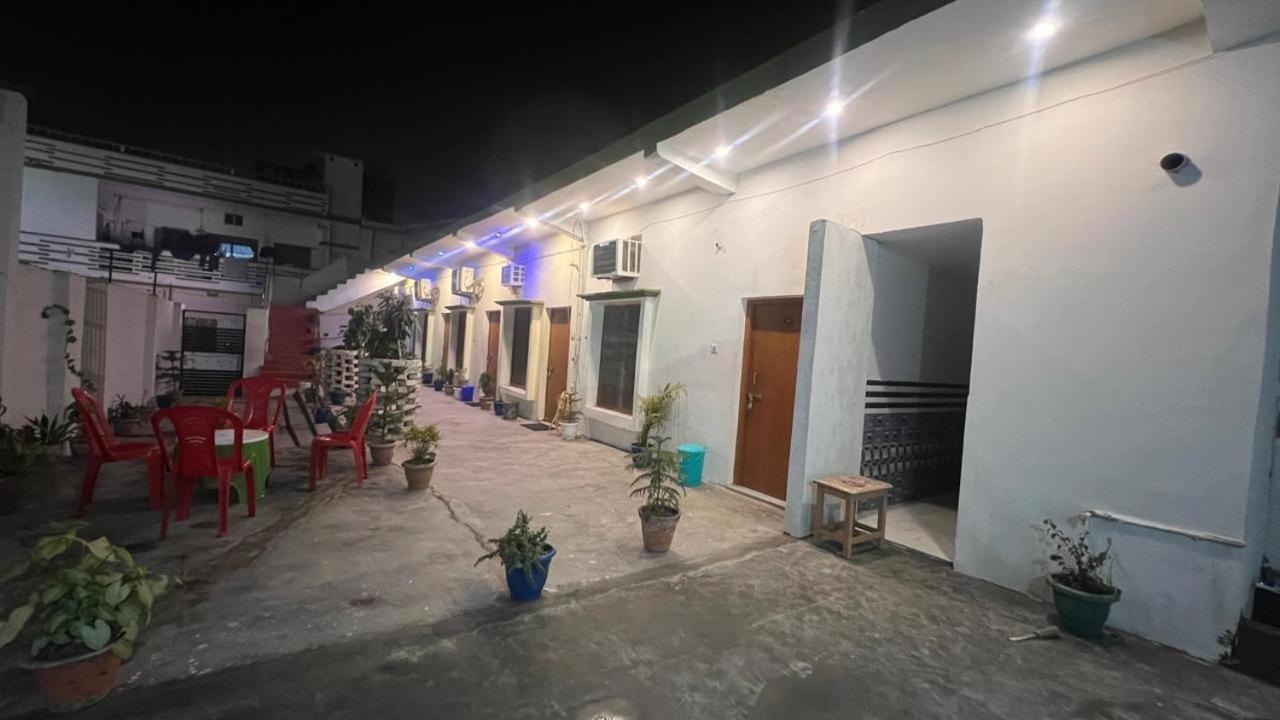 Kanak Bihari G *