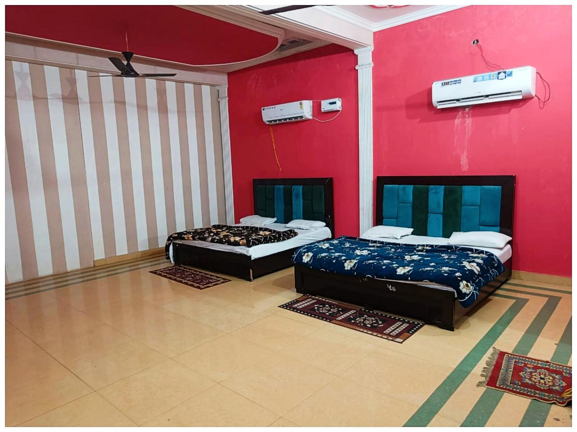 S H R E E - H A R I - L O D G E Near Temple And Shri Hanuman Garhi Mandir - Restaurant With Wi-fi Facilities - Hygiene & Spacious - In Homestay *