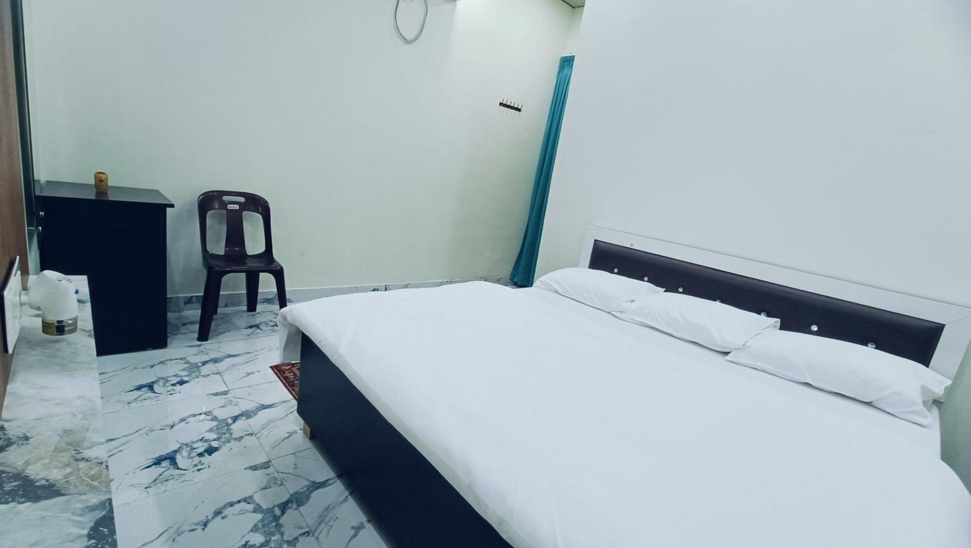 Keshav Kunj Hotel *