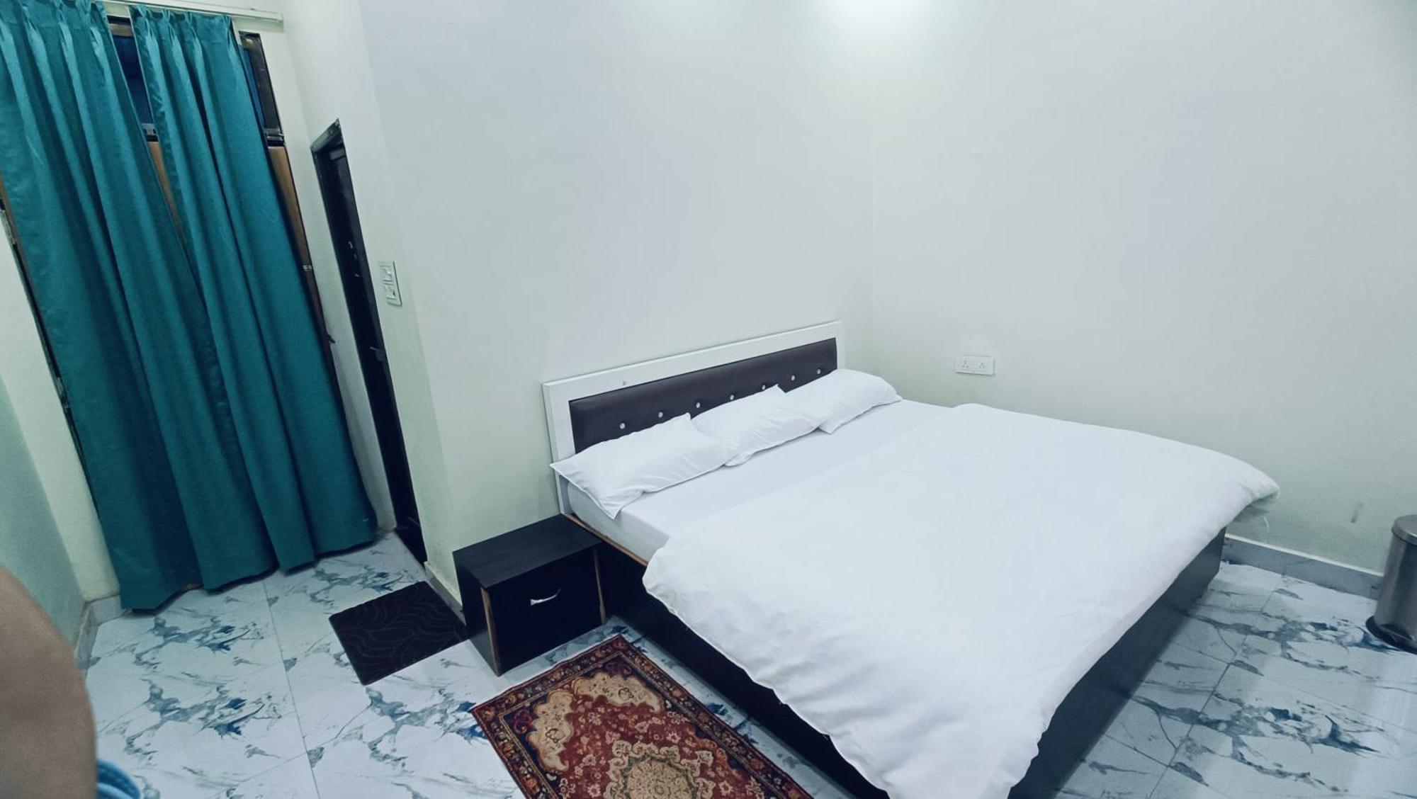 Keshav Kunj Hotel Ayodhya
