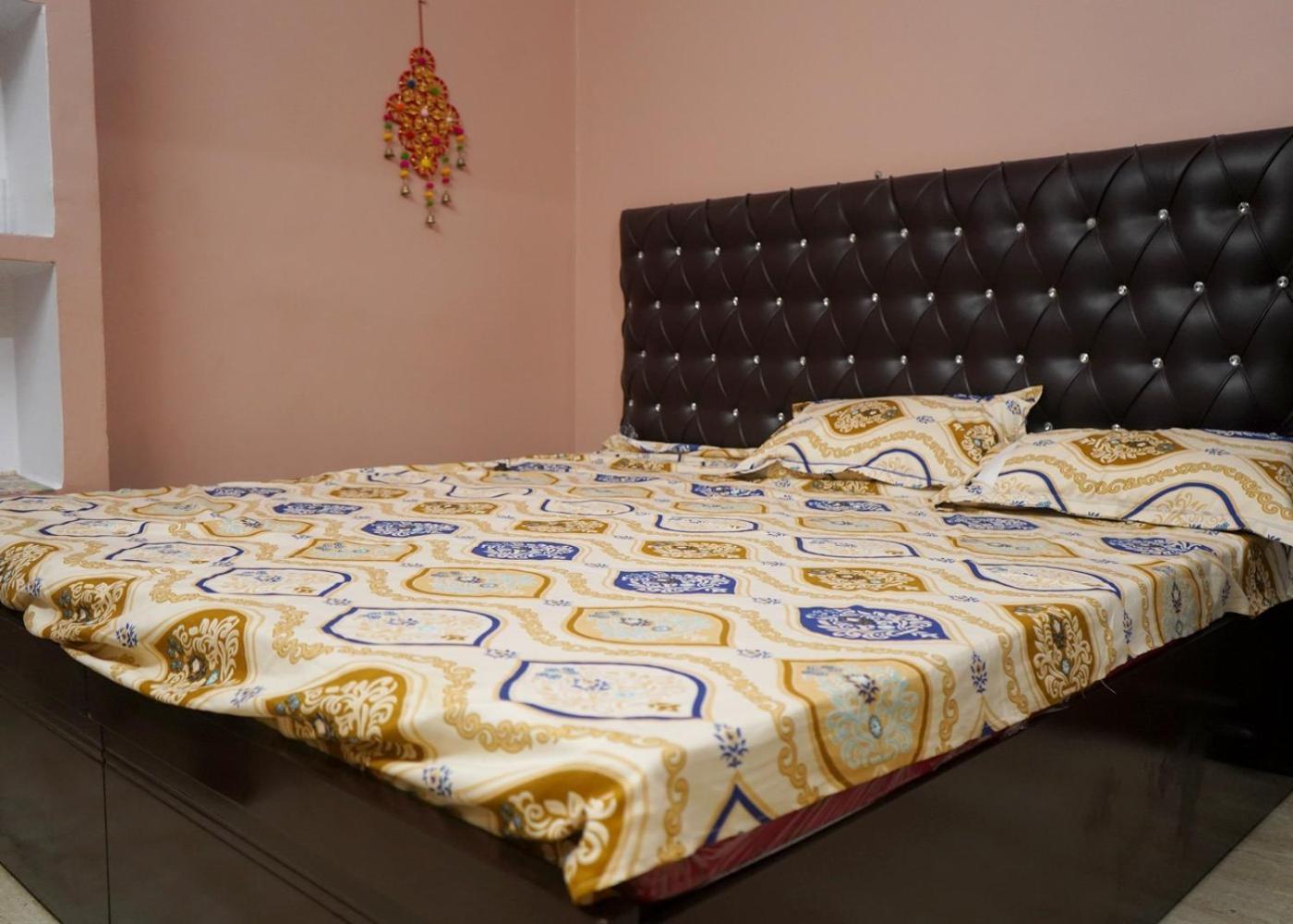 Malti 5 Minute Walking Distance Fromayodhya Dhamrailway Station Ayodhya