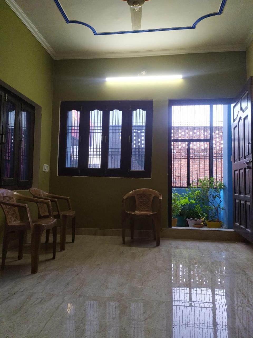 Malti 5 Minute Walking Distance Fromayodhya Dhamrailway Station Homestay Ayodhya