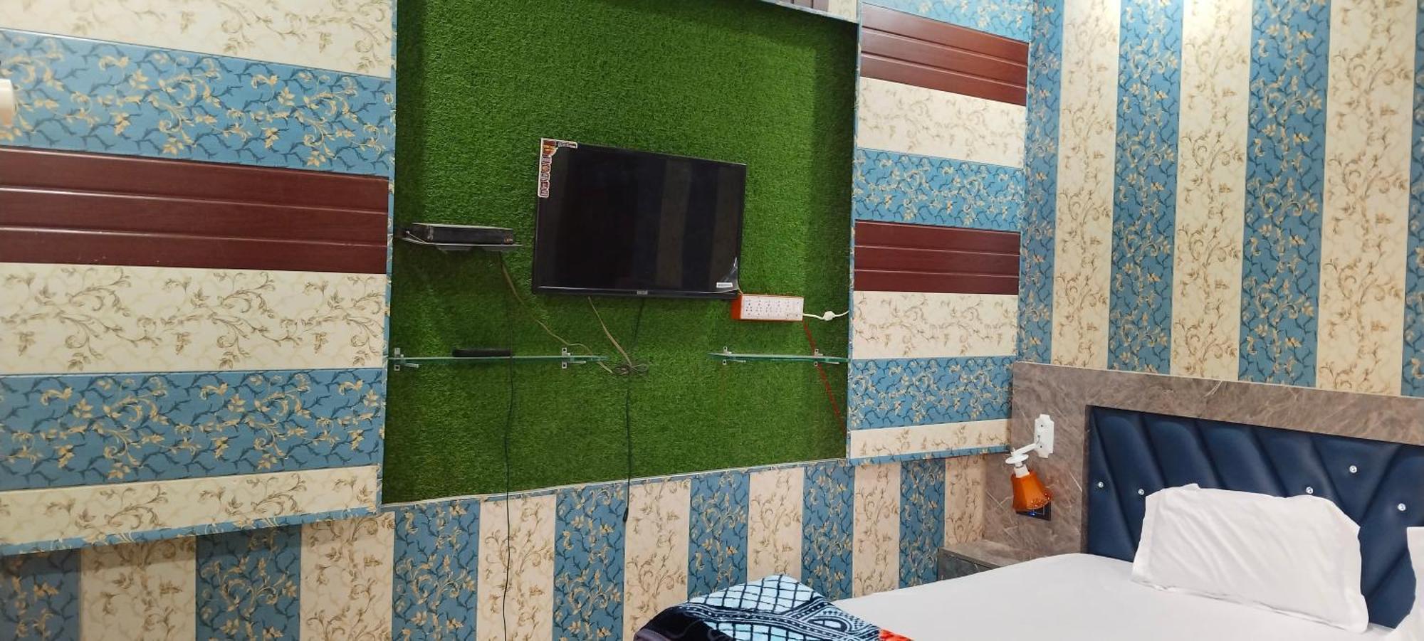 Meera Athithi Grha Guest house *