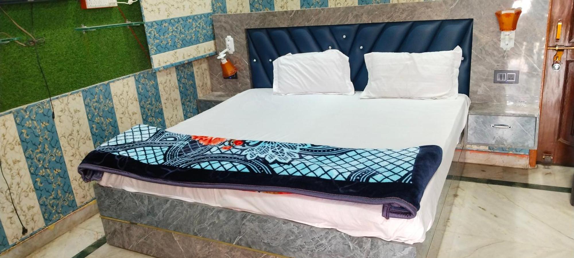 Guest house Meera Athithi Grha
