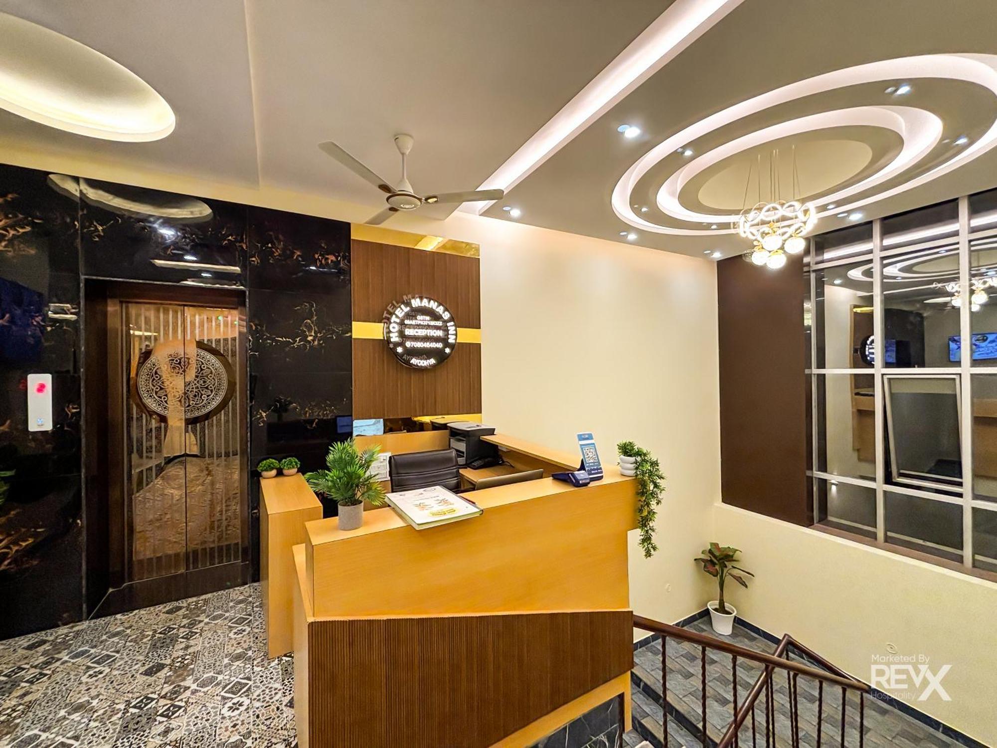 Hotel Manas *