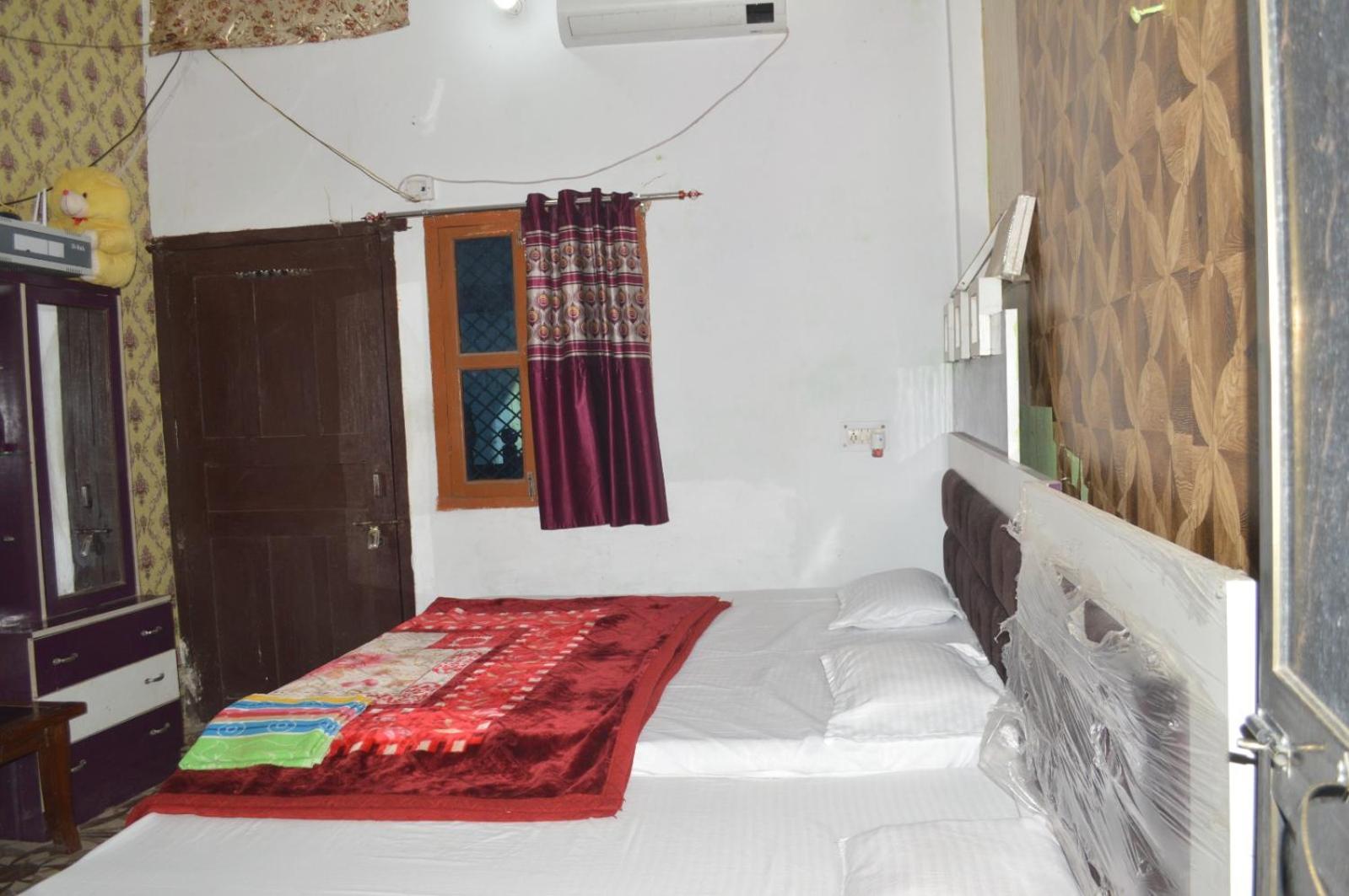 Dham Homestay *