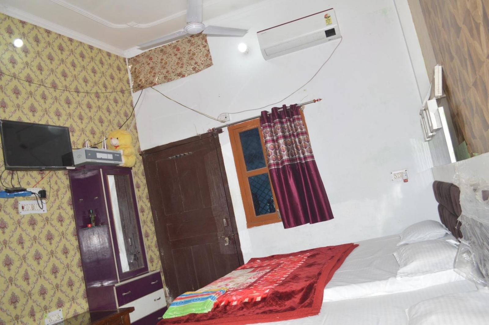 Homestay Dham *