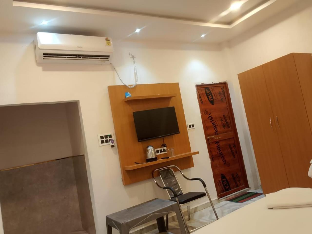 Guest house Nirmala Palace In 600 Mitr Ram Mandir *