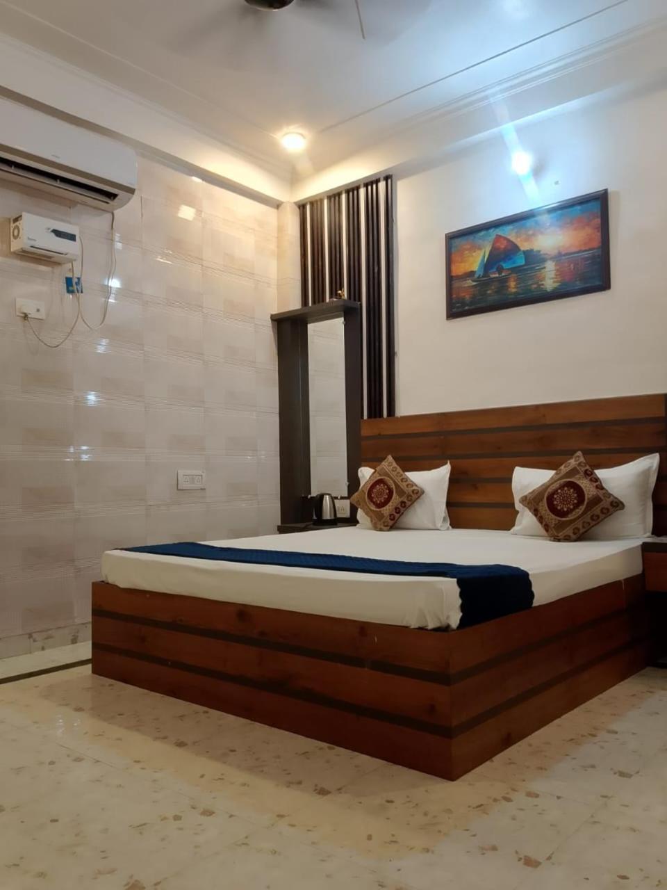 Nirmala Palace In 600 Mitr Ram Mandir Guest house *
