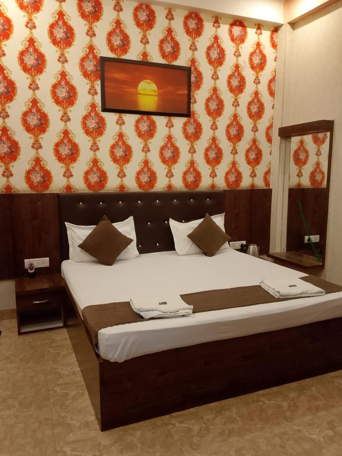 Nirmala Palace In 600 Mitr Ram Mandir Guest house