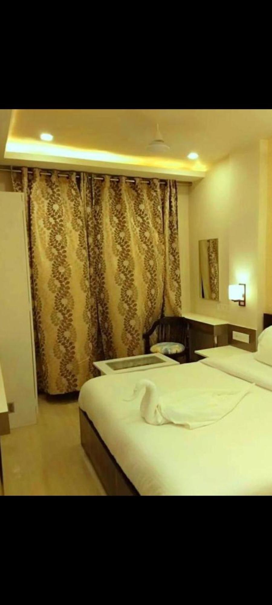 Nirmala Palace In 600 Mitr Ram Mandir Guest house *