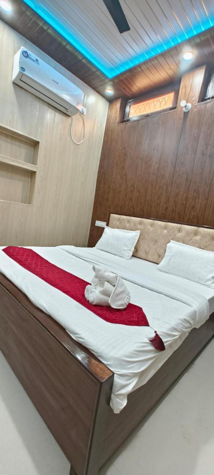 Hotel Shakuntalam 3*