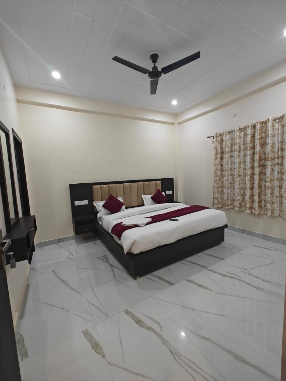 Hotel Hotel The Param- 750 Meters From Ram Mandir Ayodhya