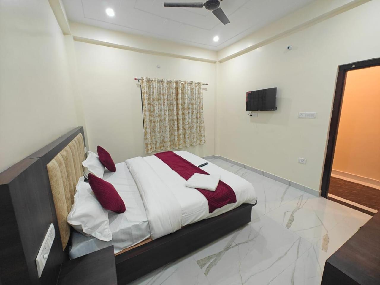 Hotel The Param- 750 Meters From Ram Mandir Ayodhya 3*