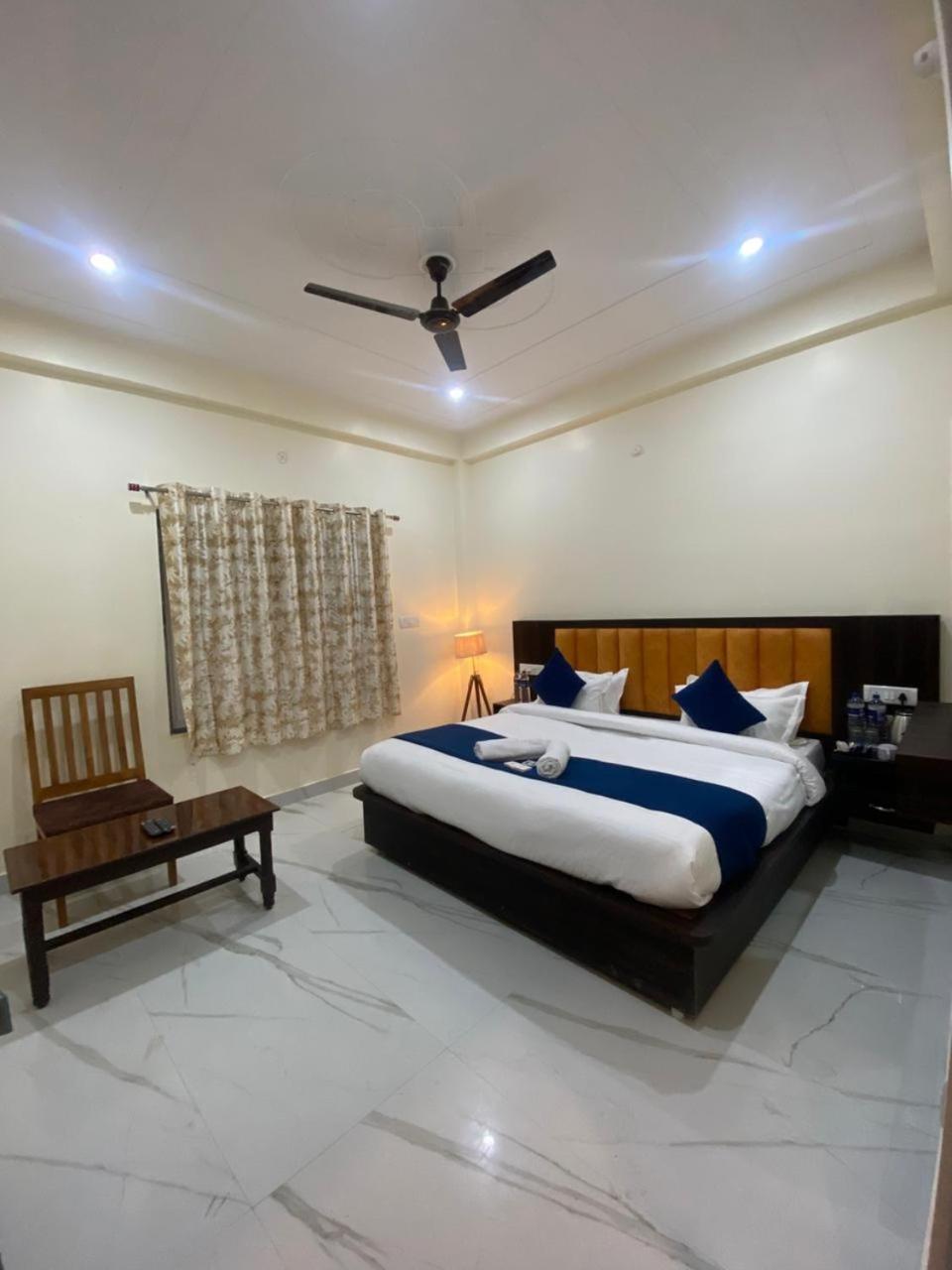 Hotel The Param- 750 Meters From Ram Mandir Ayodhya Hotel