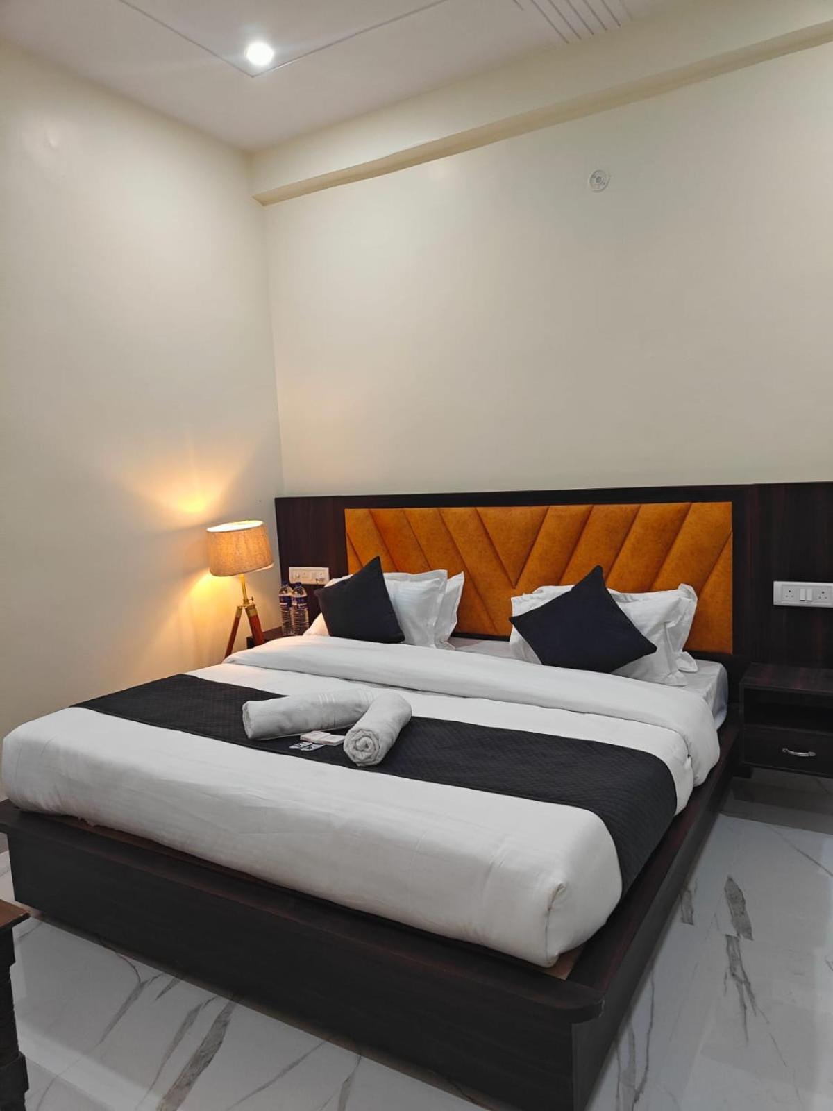 Hotel The Param- 750 Meters From Ram Mandir Ayodhya Hotel 3*