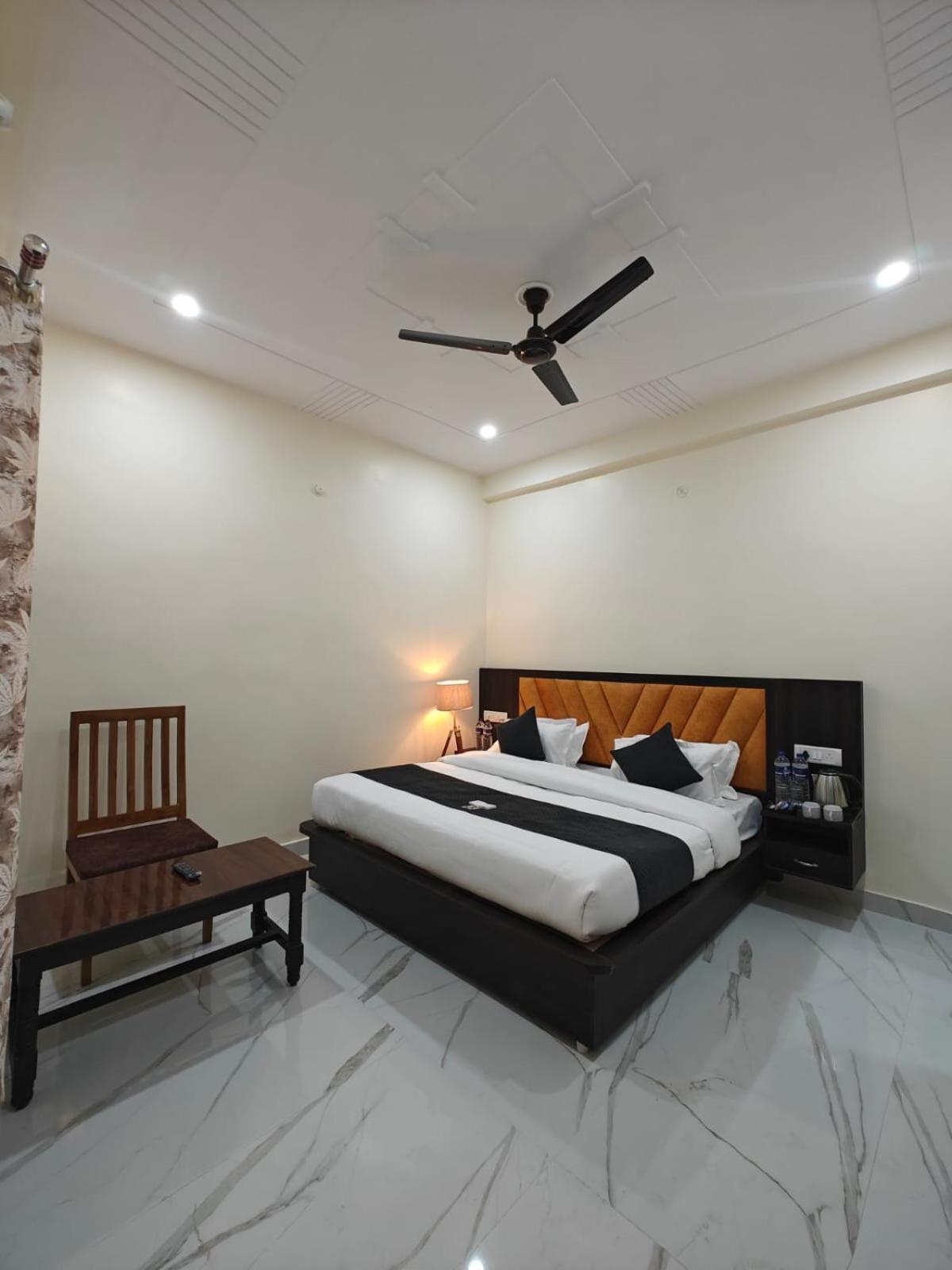 Hotel The Param- 750 Meters From Ram Mandir Ayodhya Hotel