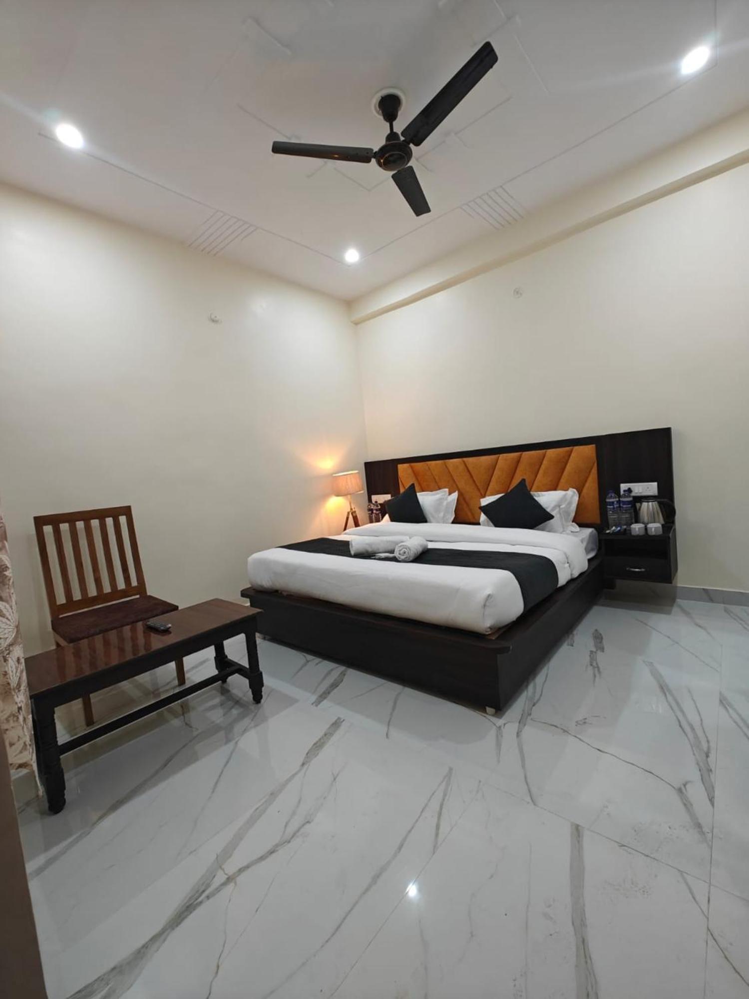 Hotel Hotel The Param- 750 Meters From Ram Mandir Ayodhya 3*