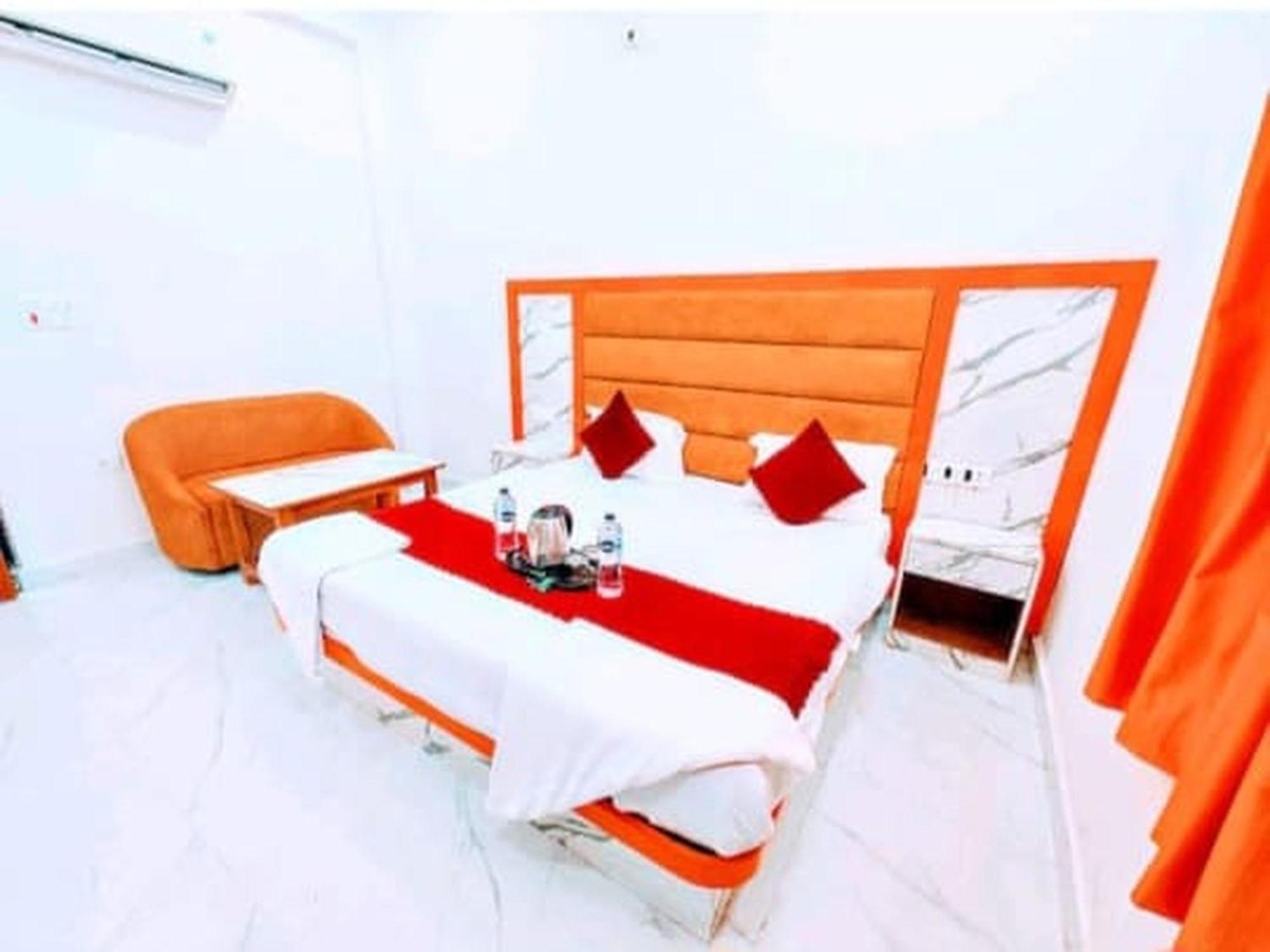 Ashram - Shri Ram Harshnam Hotel Ayodhya