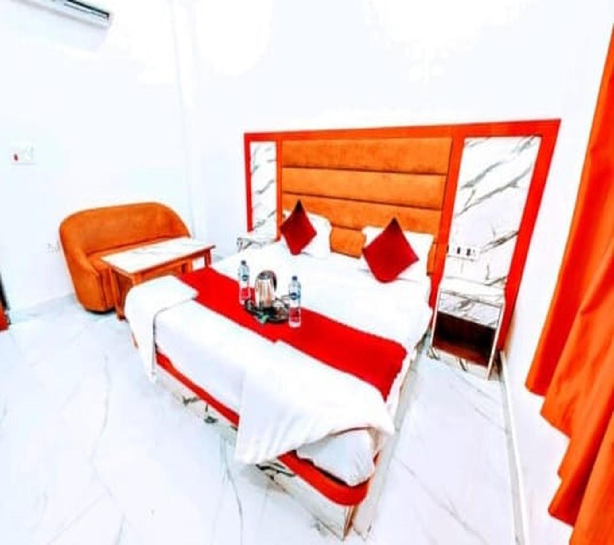 Hotel Ashram - Shri Ram Harshnam Ayodhya