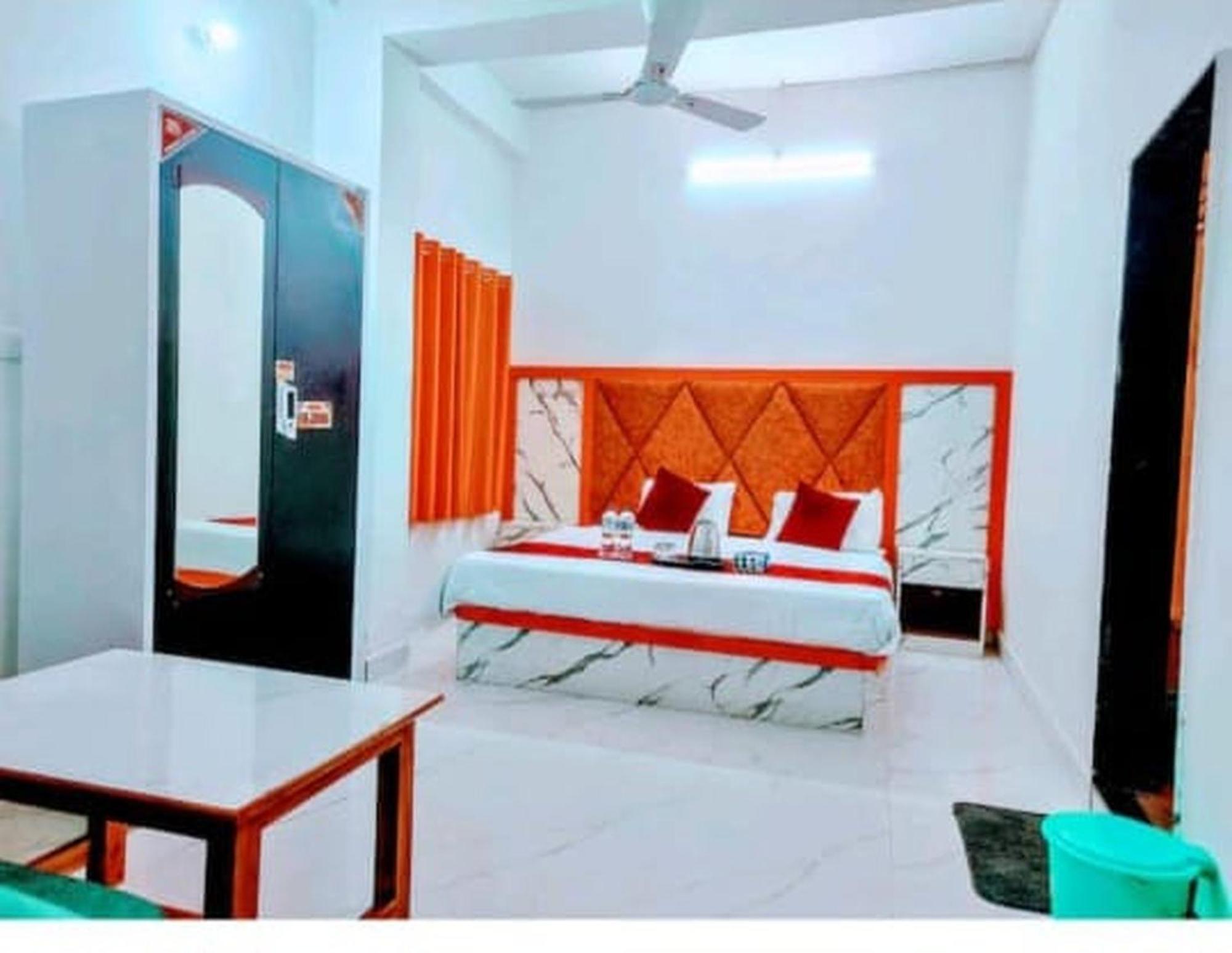 Ashram - Shri Ram Harshnam Hotel Ayodhya