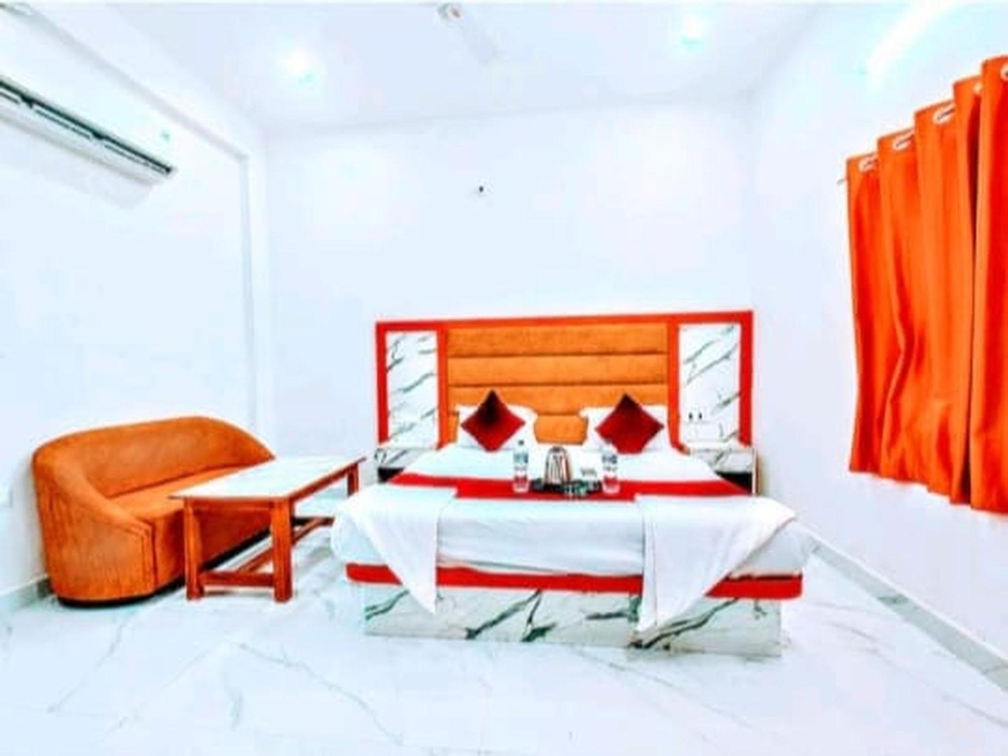 Ashram - Shri Ram Harshnam Hotel