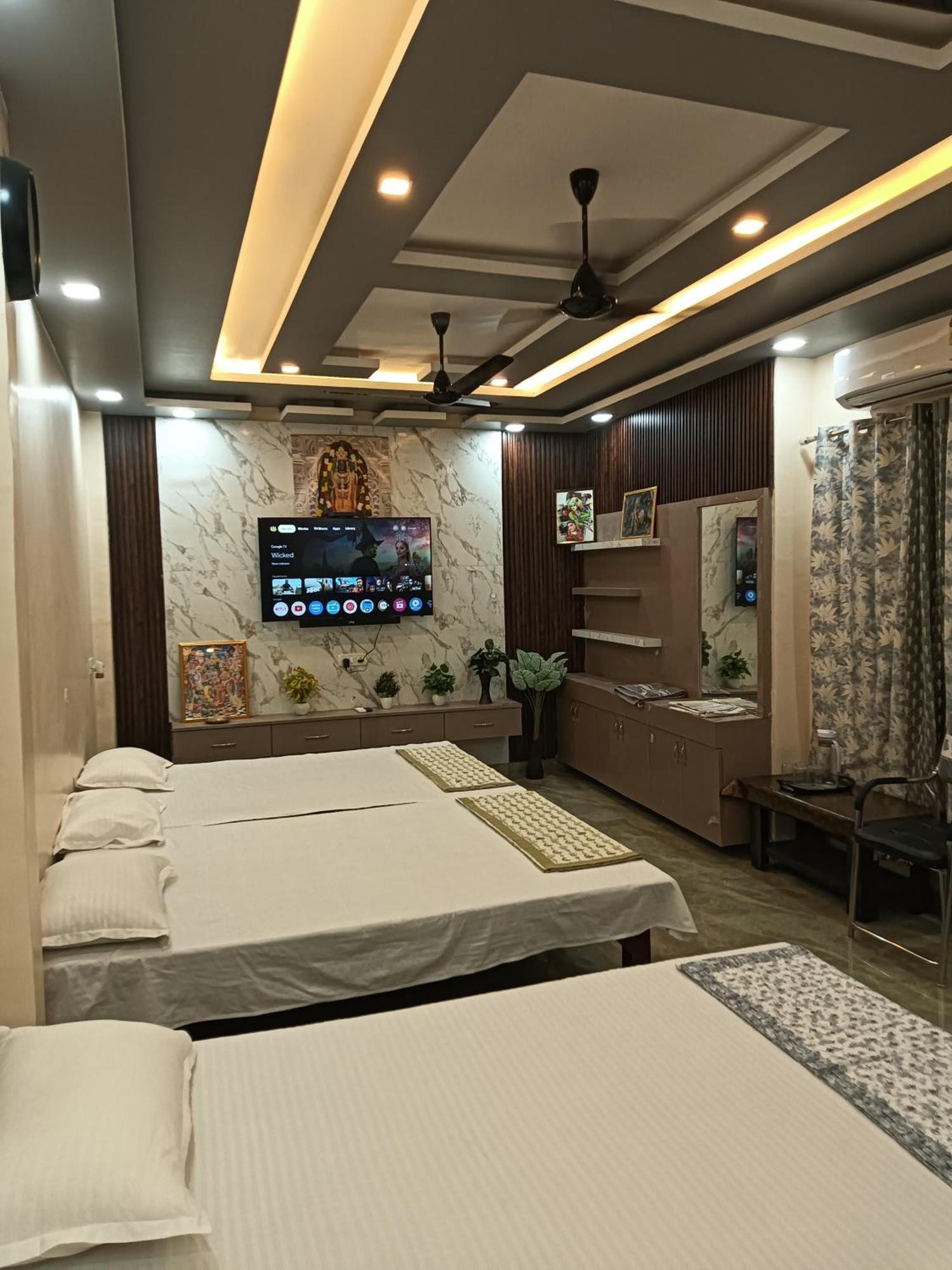 Shri Seetaram Near Shri Ram Janmabhoomi Mandir *