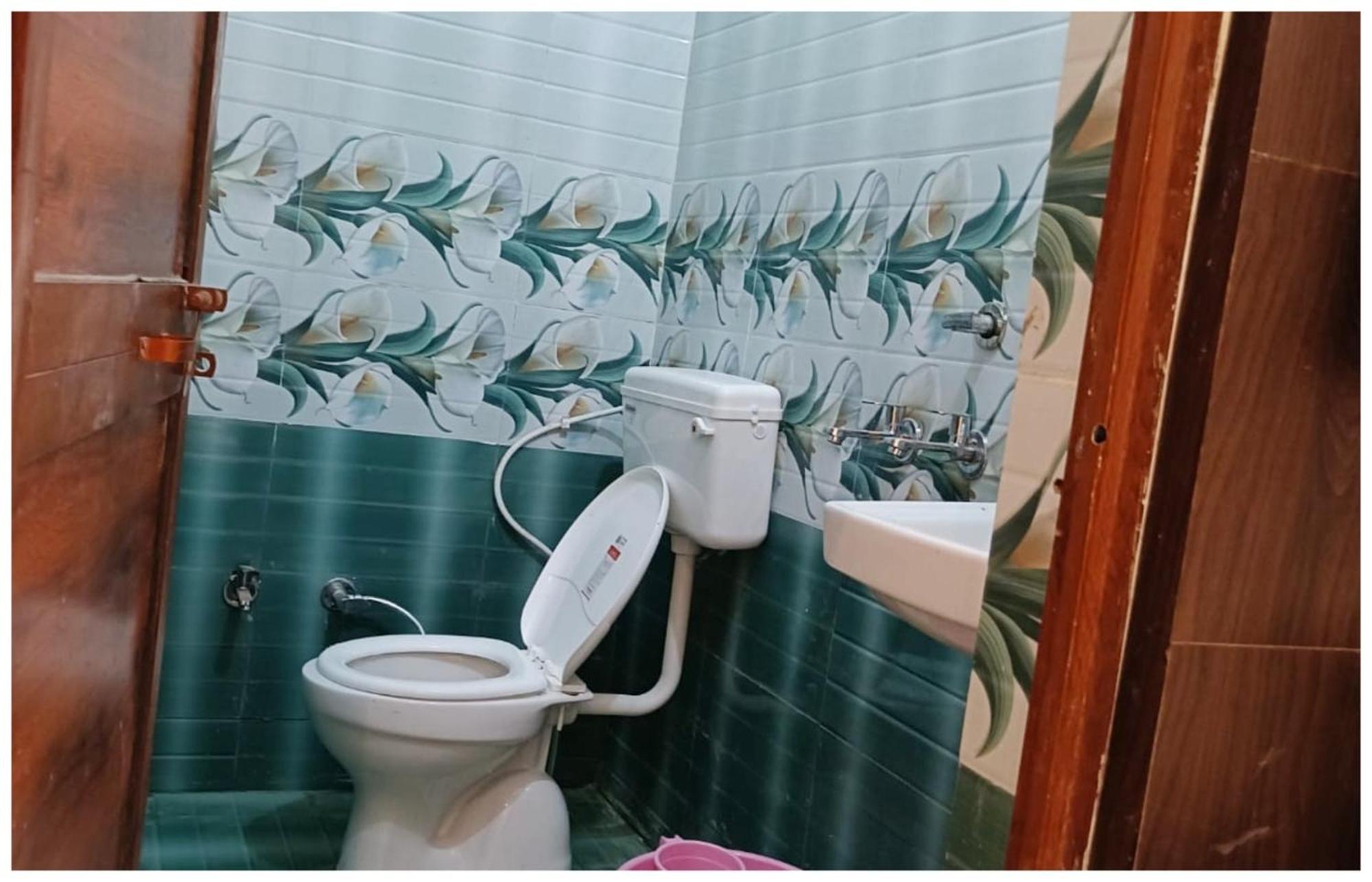 Hotel Aparna Grand Near Ram Janam Bhoomi And Temple - Fully Air Conditioned - Free Wifi Available - Best Budget Hotel In Ayodhya Hotel Ayodhya