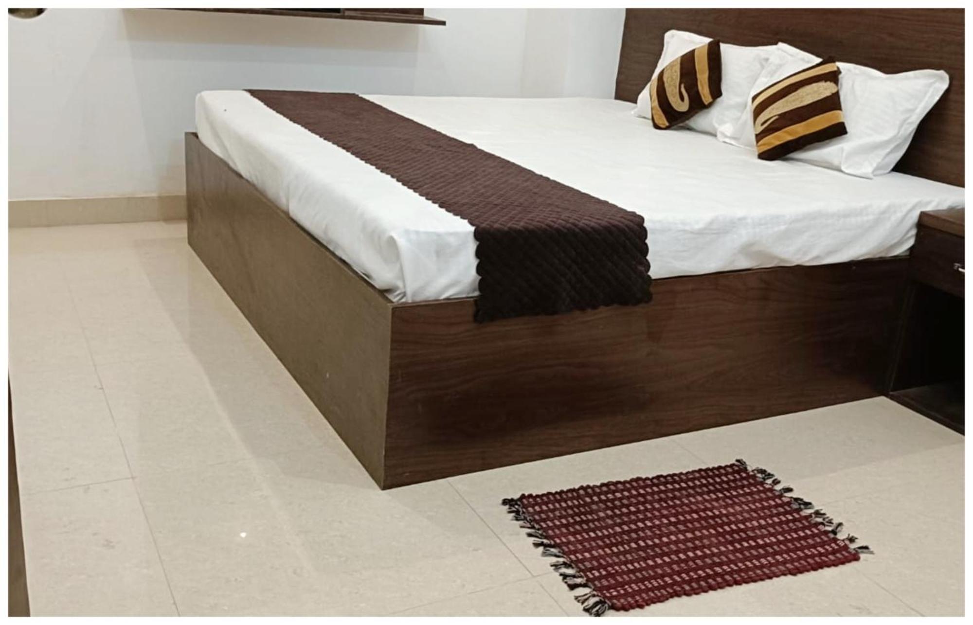 Hotel Aparna Grand Near Ram Janam Bhoomi And Temple - Fully Air Conditioned - Free Wifi Available - Best Budget Hotel In Ayodhya Hotel Ayodhya
