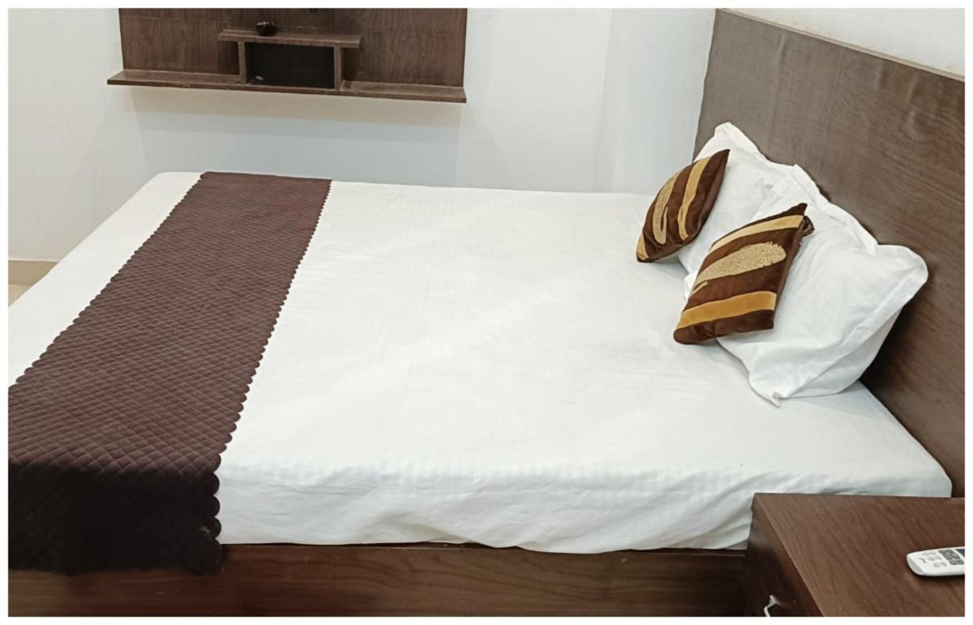 Hotel Aparna Grand Near Ram Janam Bhoomi And Temple - Fully Air Conditioned - Free Wifi Available - Best Budget Hotel In Ayodhya