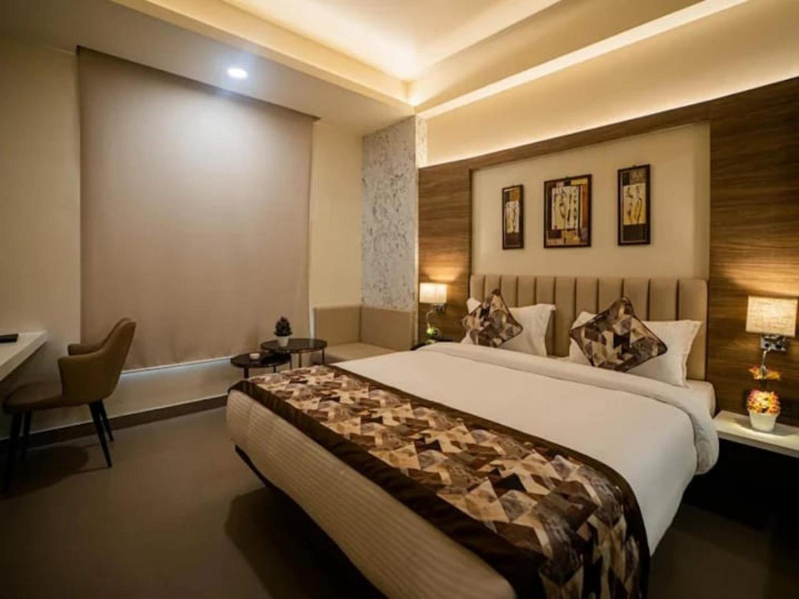 Hotel The Shyama - A Luxurious Near Ram Mandir 3*