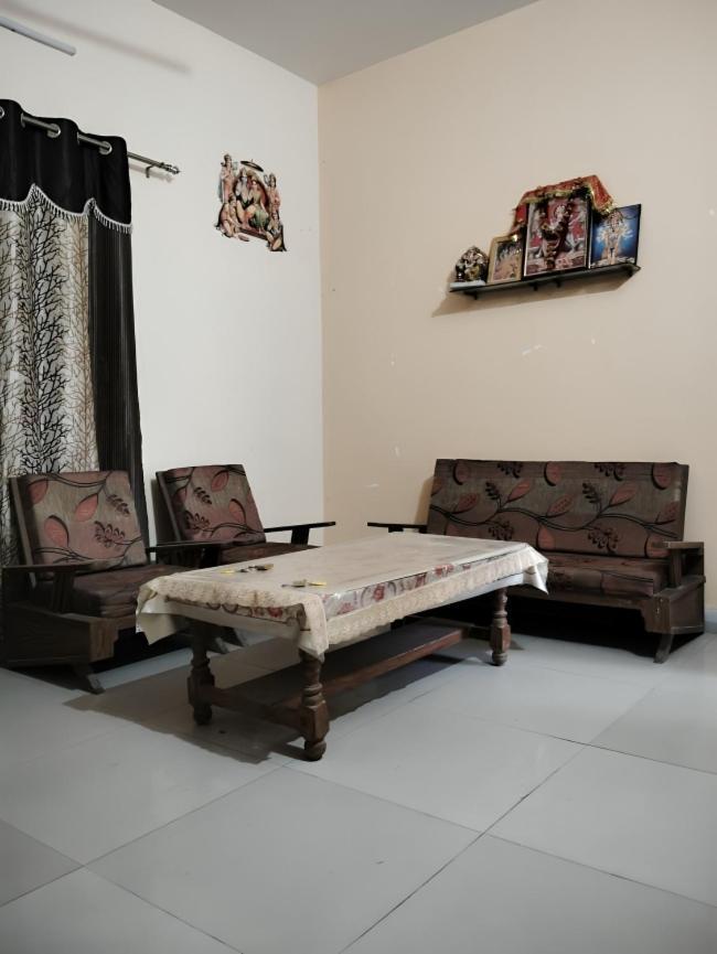 Vardaan Paying Apartment