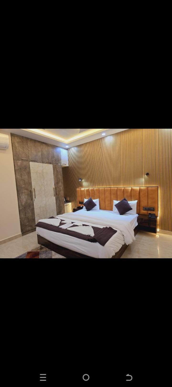 Hotel Vega & Restro 5*