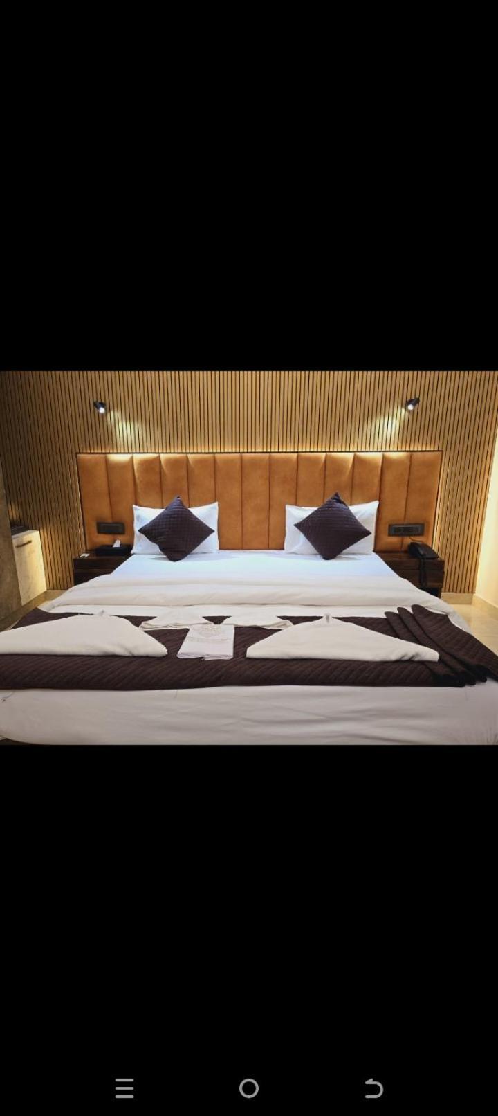 Vega & Restro Hotel 5*