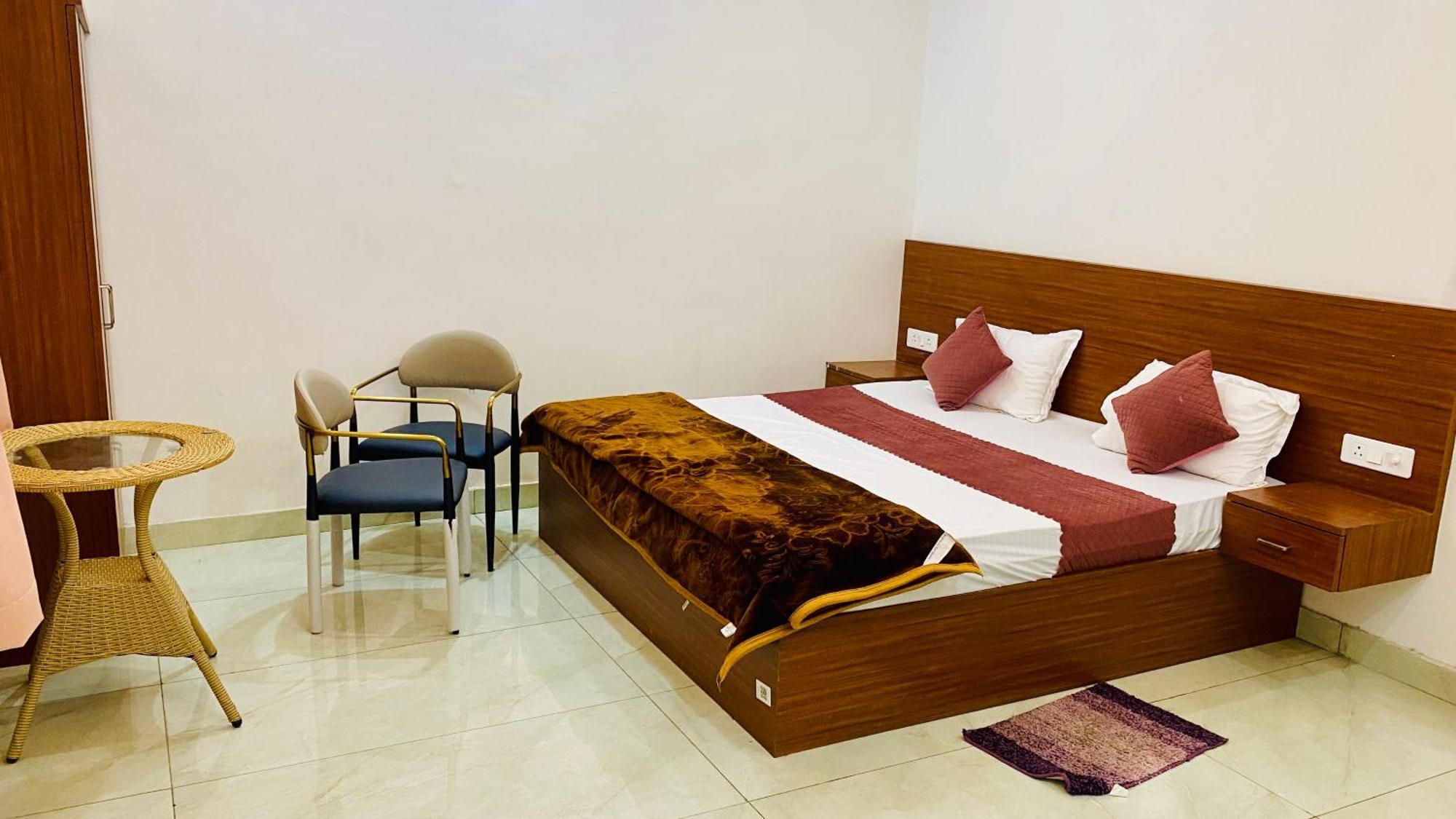 Vishnupriya Guest house