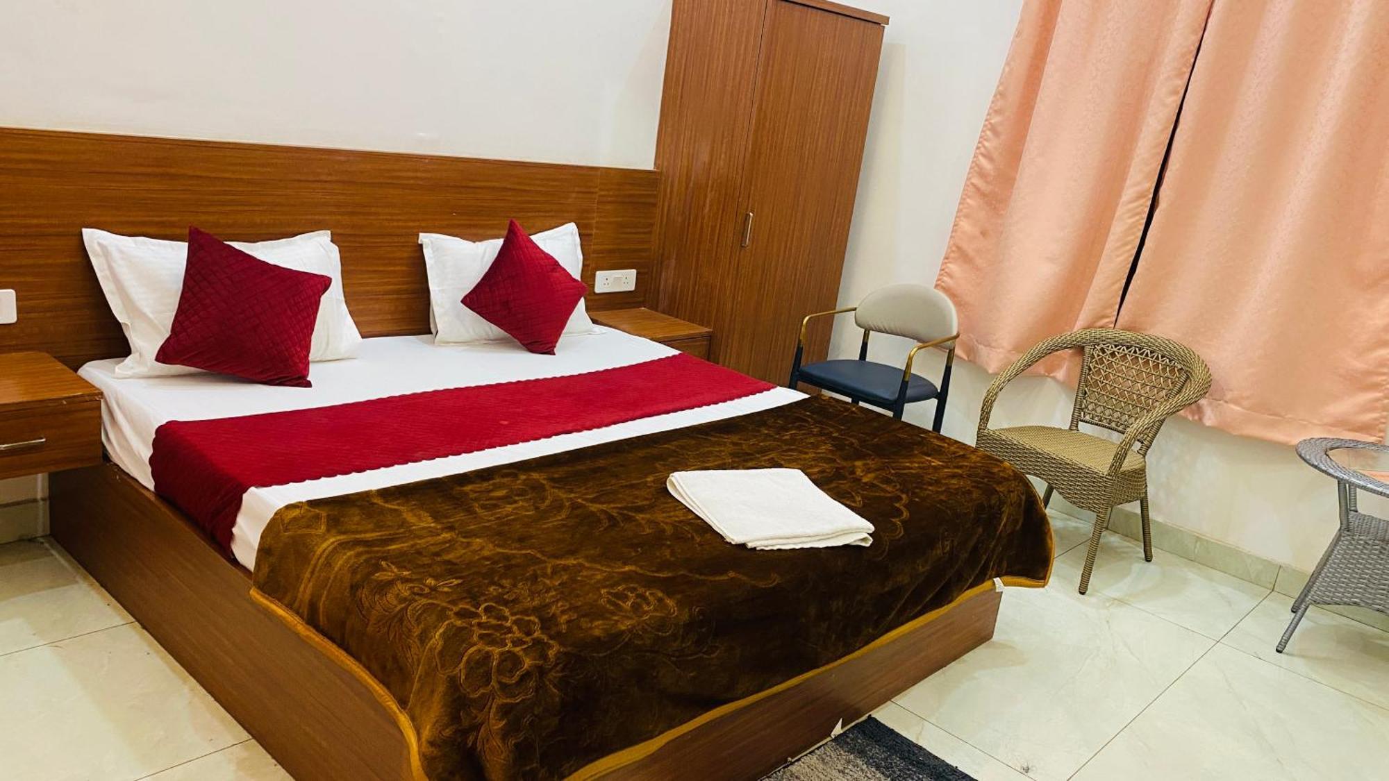 Vishnupriya Guest house *