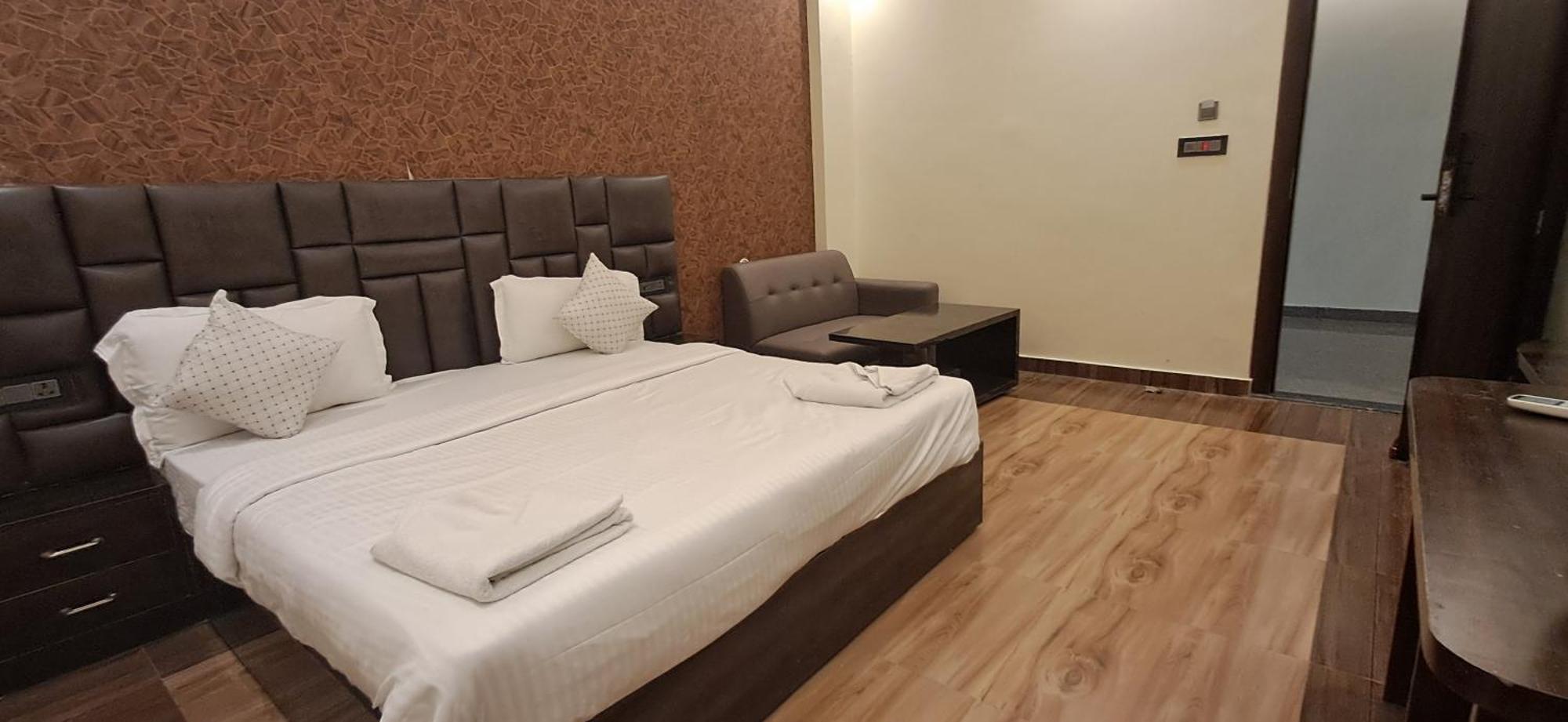Hotel Madhuram Ayodhya