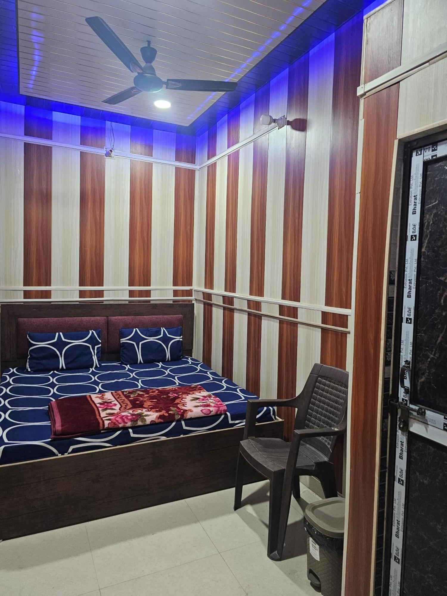 Ramlala Paying Just 100m From Saryu Ghat, Guest house Ayodhya