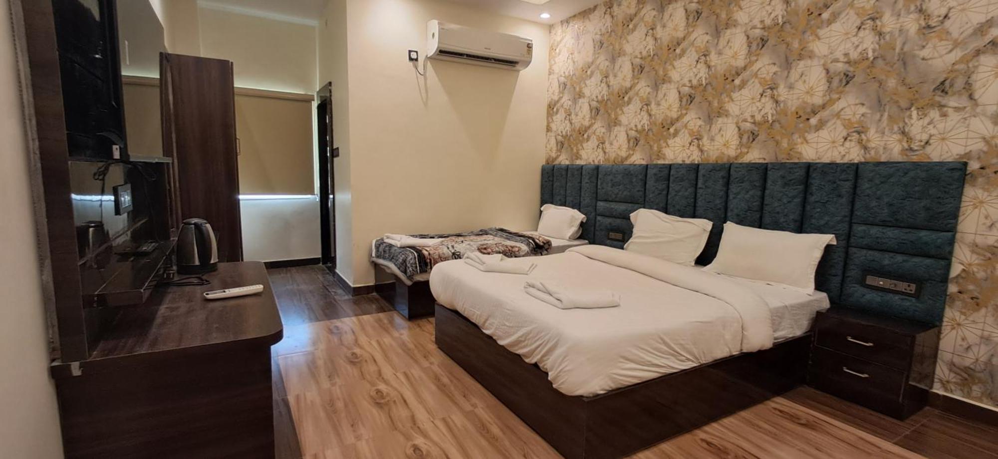 Madhuram Hotel Ayodhya