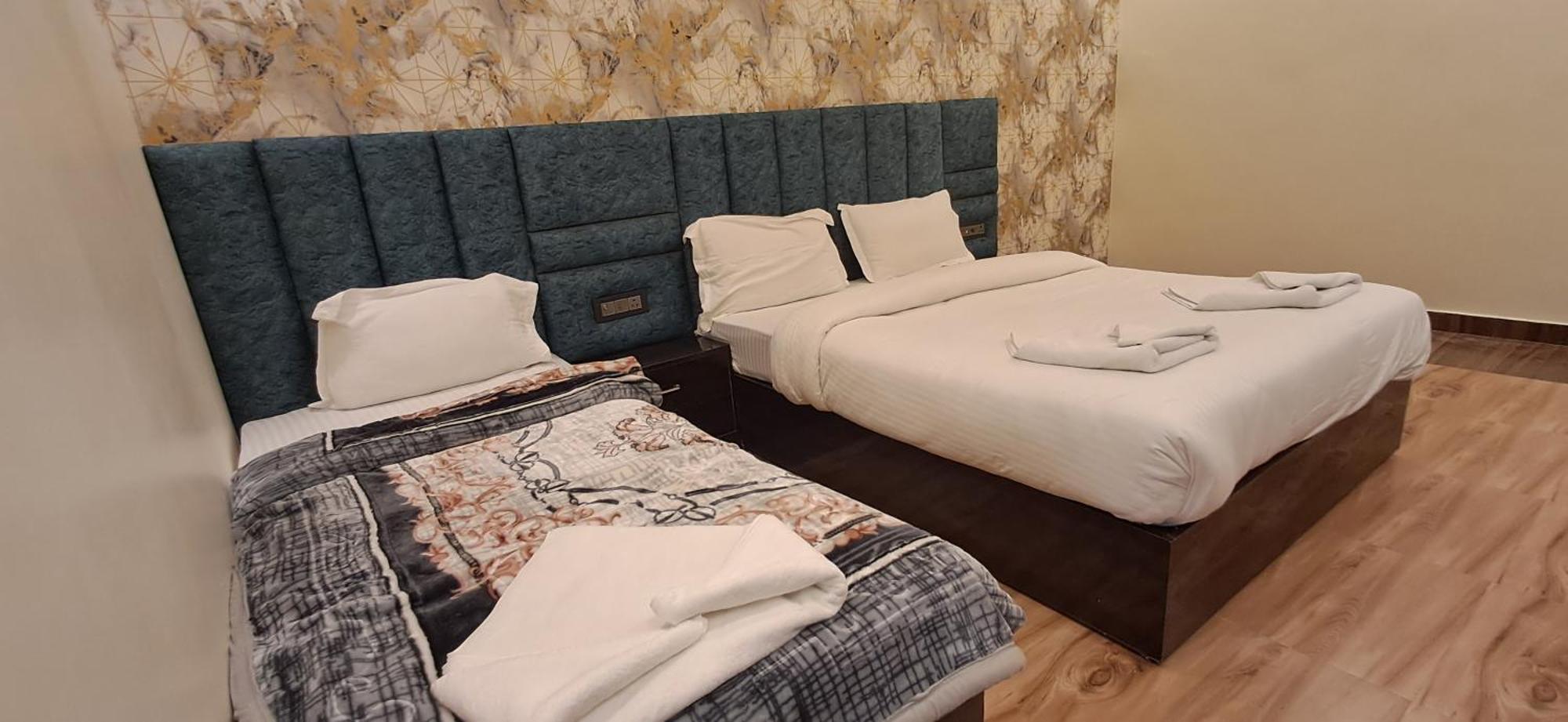 Madhuram Hotel 3*