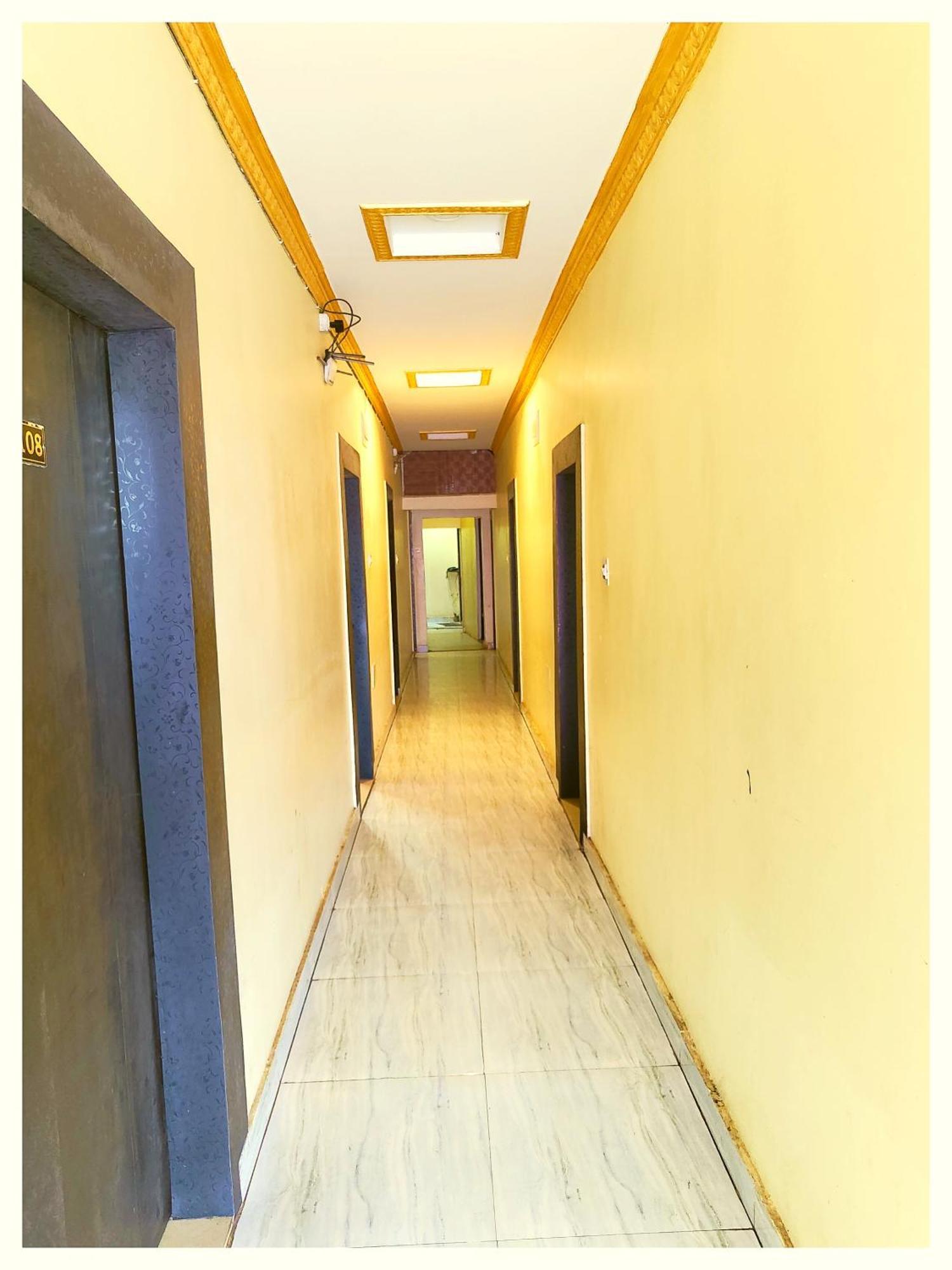 Hotel Budget Grg Saral Near Shree Ram Temple And Ram Janamboomi In Ayodhya
