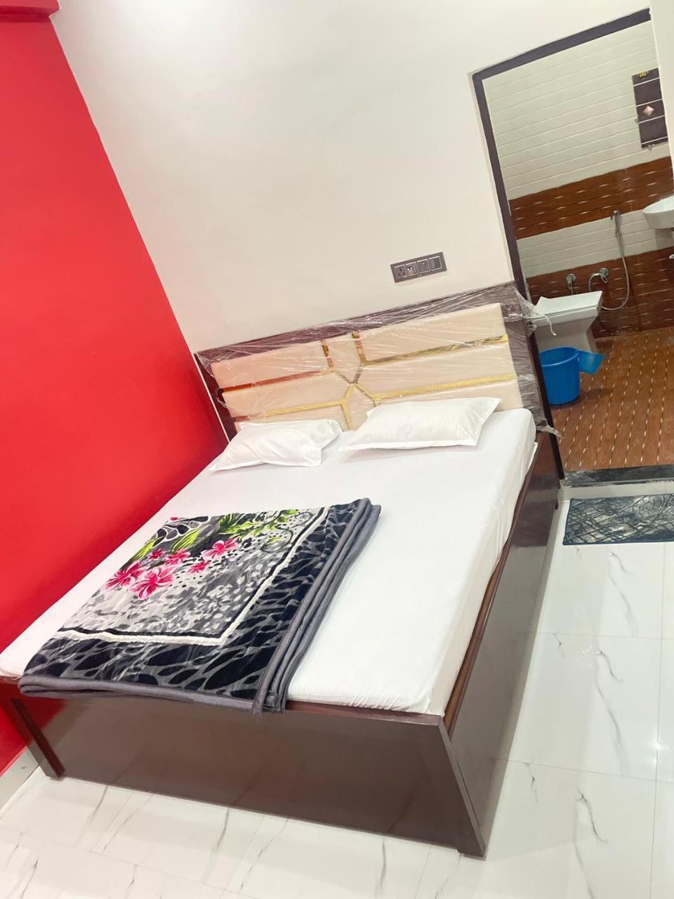Hotel Saroj Palace 2*