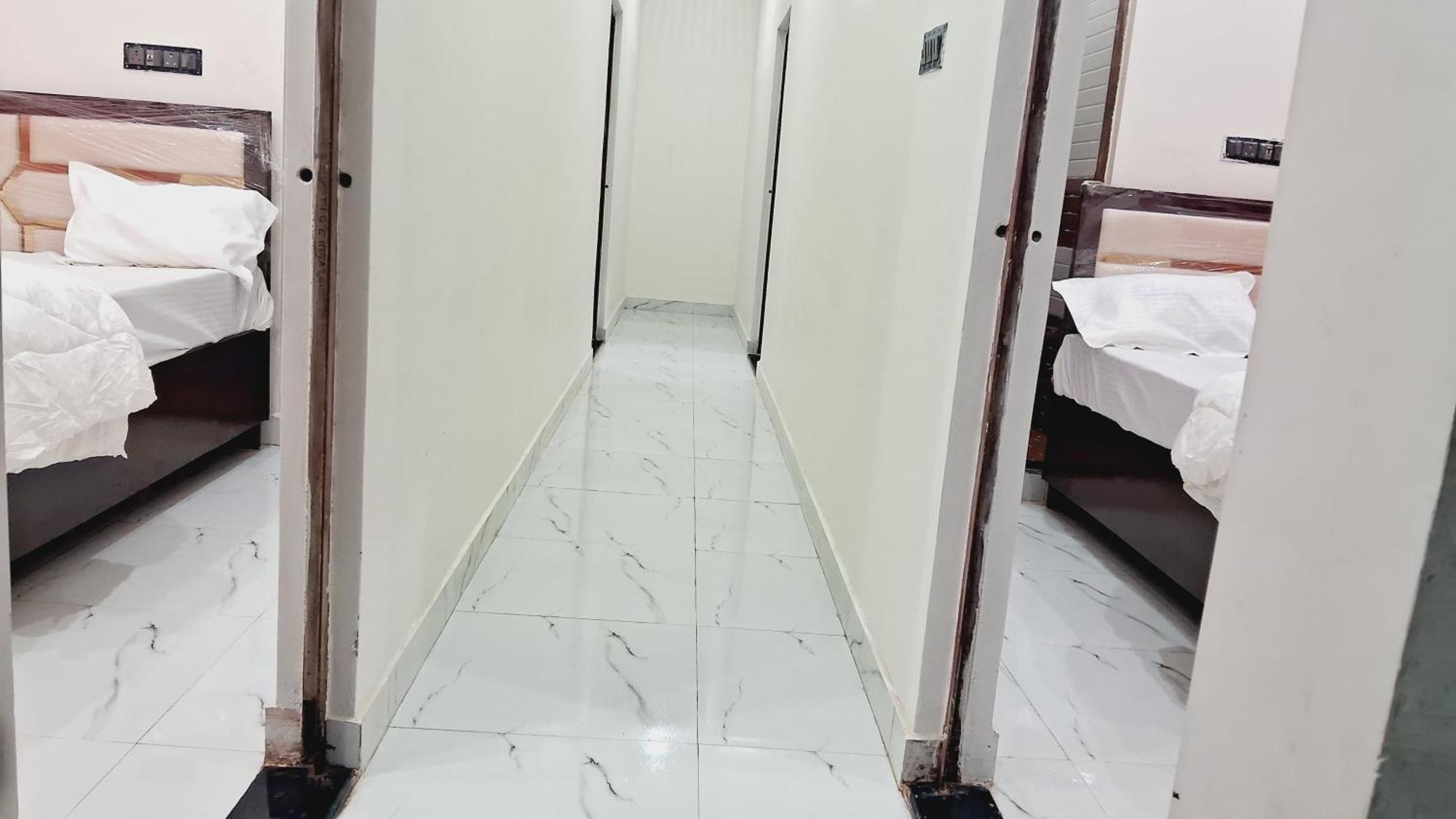 Hotel Saroj Palace 2*