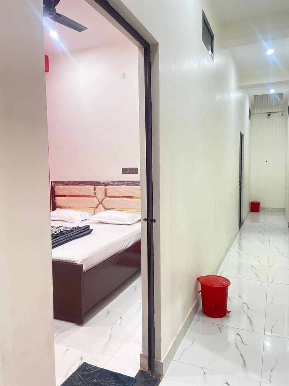 Hotel Saroj Palace Ayodhya